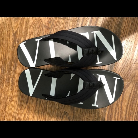 Unisex Valentino Black Toe Post Sandal